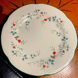 Pfaltzgraff Winterberry Dinner Plate
